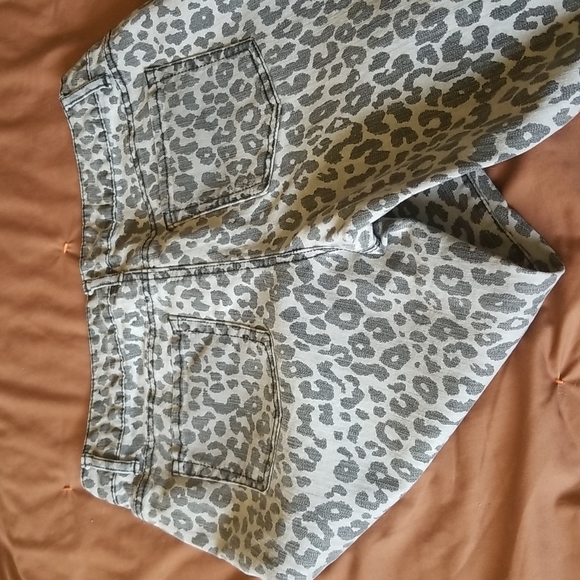 Grey and black leopard printed jeans - Picture 5 of 5